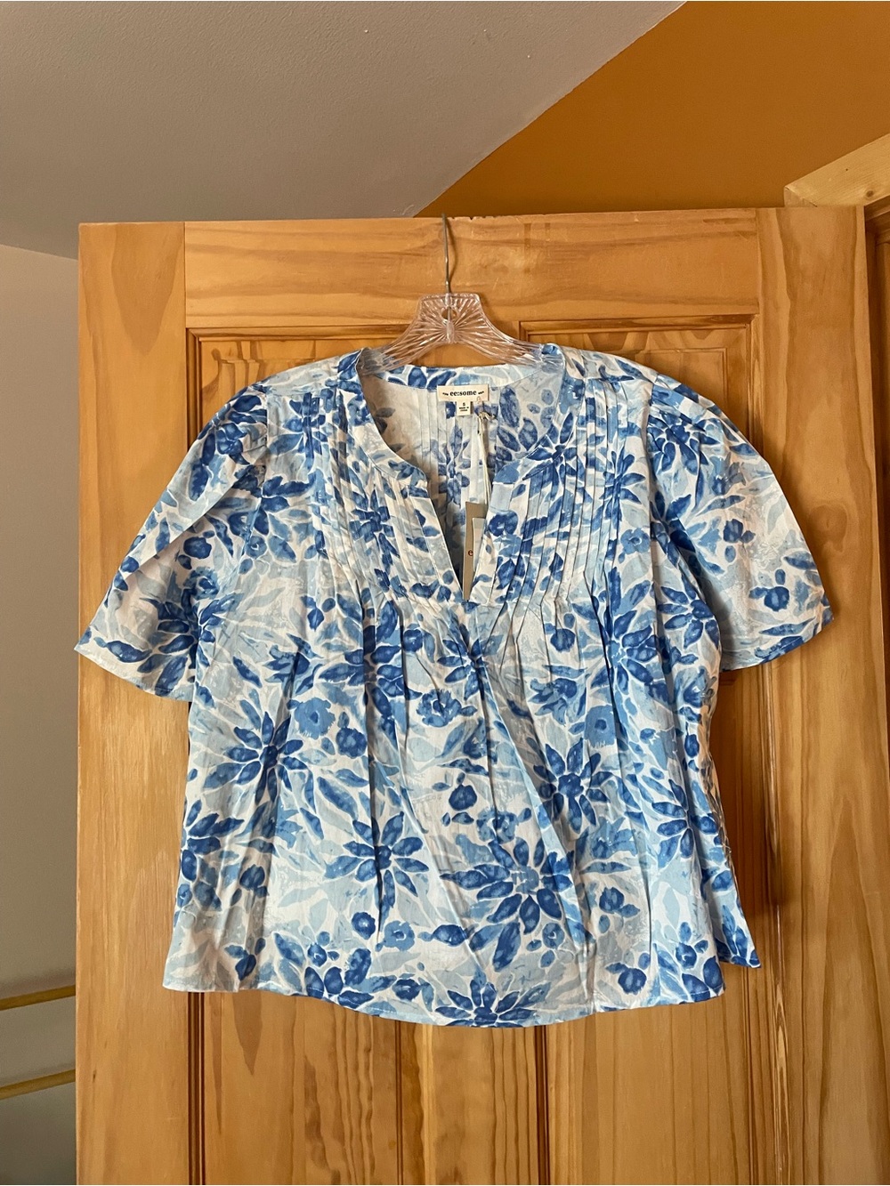 eesome Blue Floral Pintuck Short-Sleeve Blouse